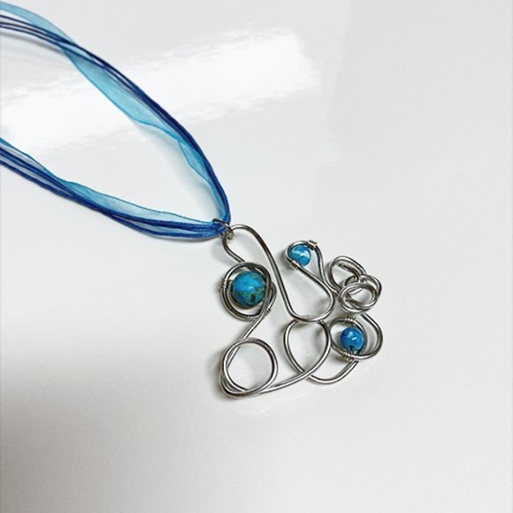 Exquisite Hand Crafted Stainless Steel Wire Necklace with Blue Dyed Jasper Bead - Picture 4 of 10